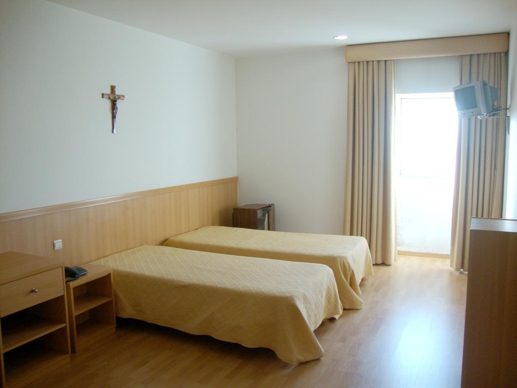 Casa De Retiros N. S. Perpetuo Socorro Hotel Guimaraes Room photo