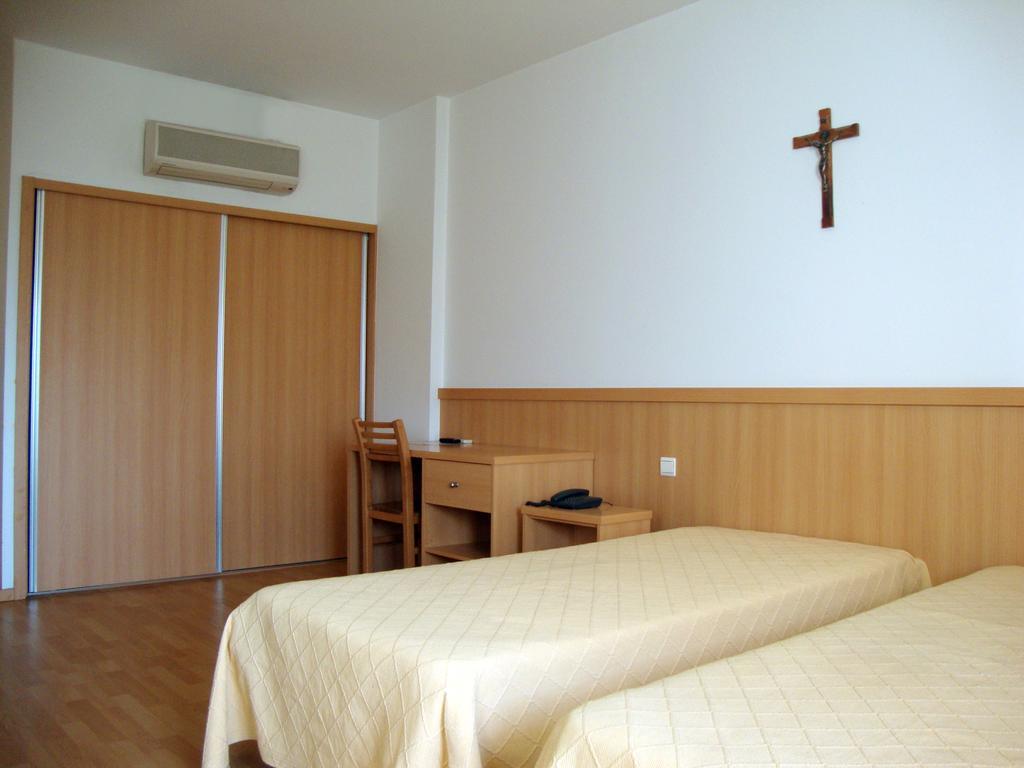 Casa De Retiros N. S. Perpetuo Socorro Hotel Guimaraes Room photo